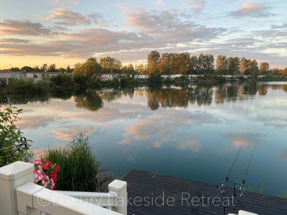 מלון Lakeside Retreat With Hot Tub & Fishing Peg At Tattershall Lakes Country Park מראה חיצוני תמונה