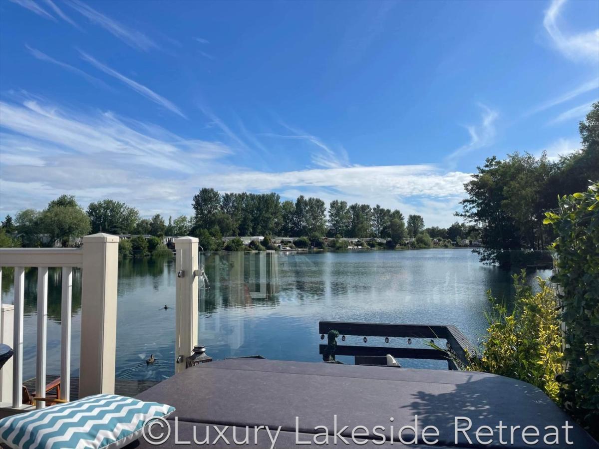 מלון Lakeside Retreat With Hot Tub & Fishing Peg At Tattershall Lakes Country Park מראה חיצוני תמונה