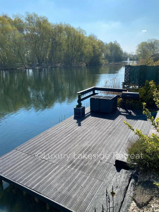 מלון Lakeside Retreat With Hot Tub & Fishing Peg At Tattershall Lakes Country Park מראה חיצוני תמונה